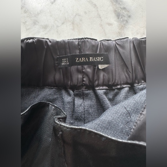 Zara Faux leather mini skirt with pockets. Size small. Like new - Picture 5 of 5